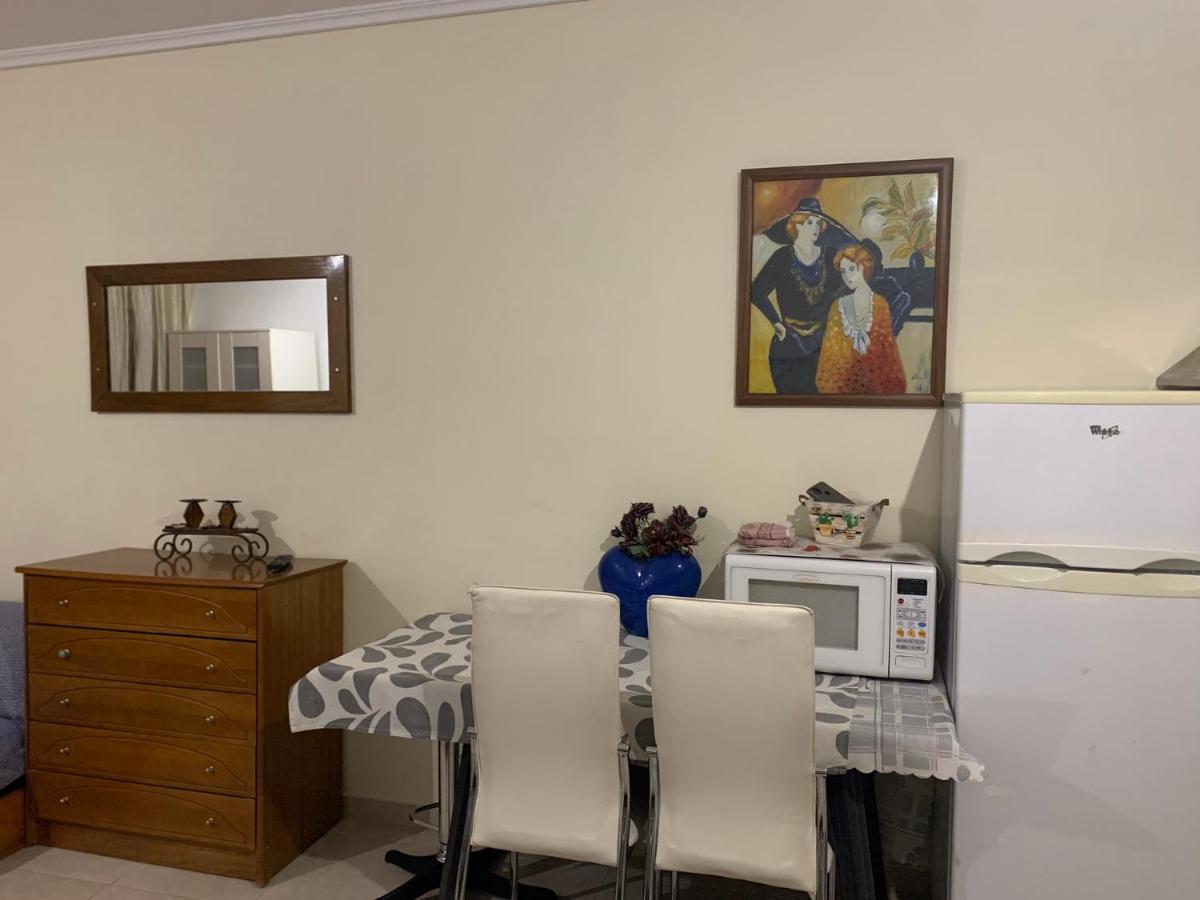 Roses Apartments 尼亚米卡尼奥纳 外观 照片