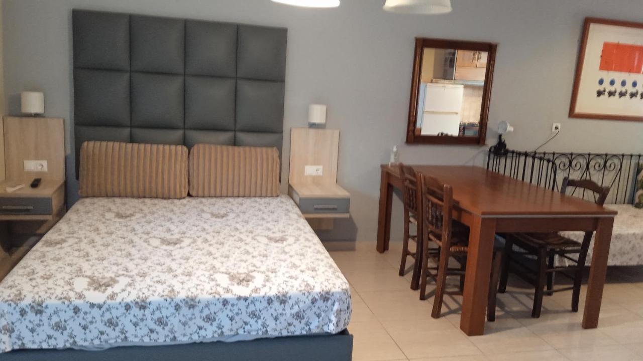 Roses Apartments 尼亚米卡尼奥纳 外观 照片