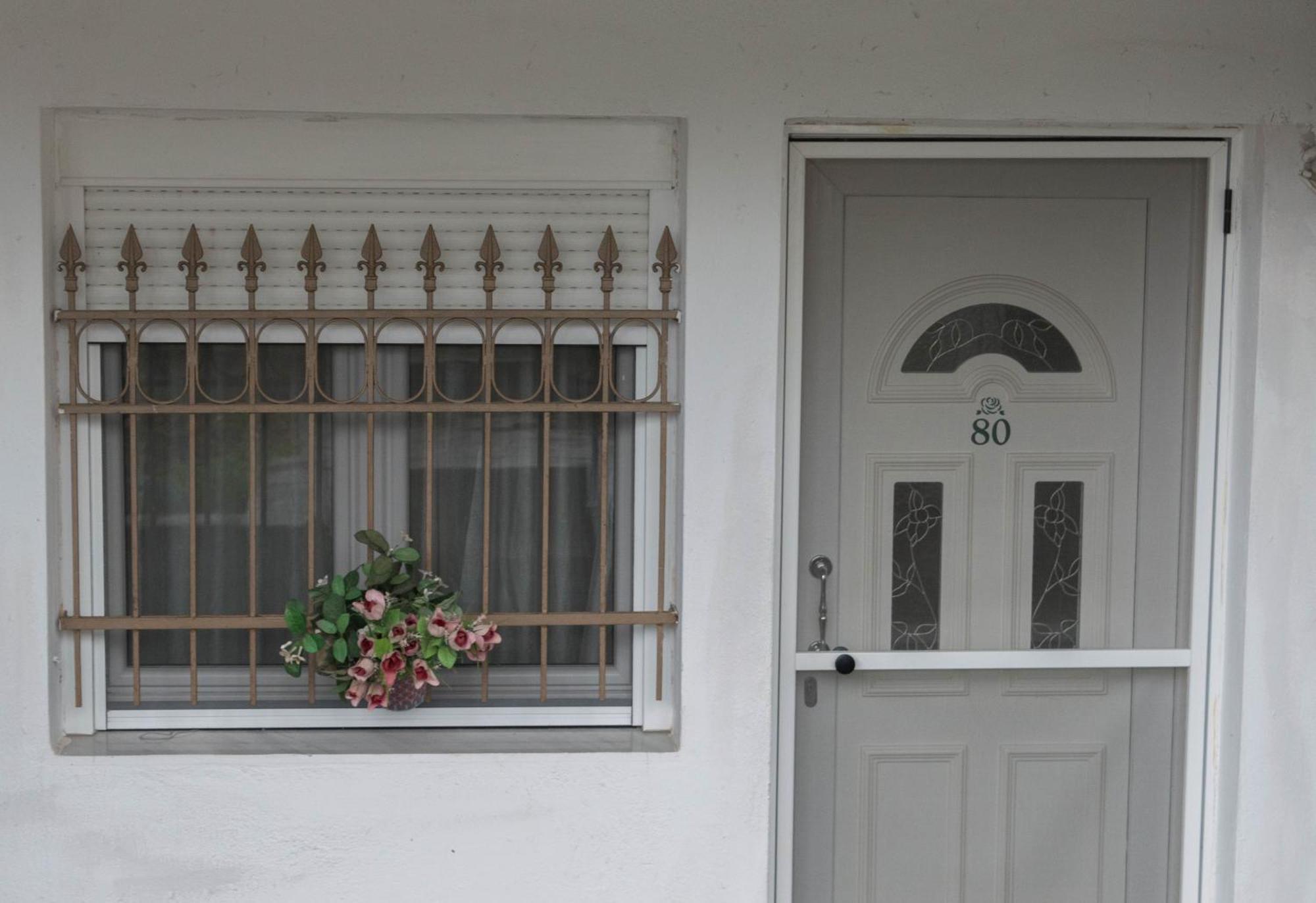 Roses Apartments 尼亚米卡尼奥纳 外观 照片