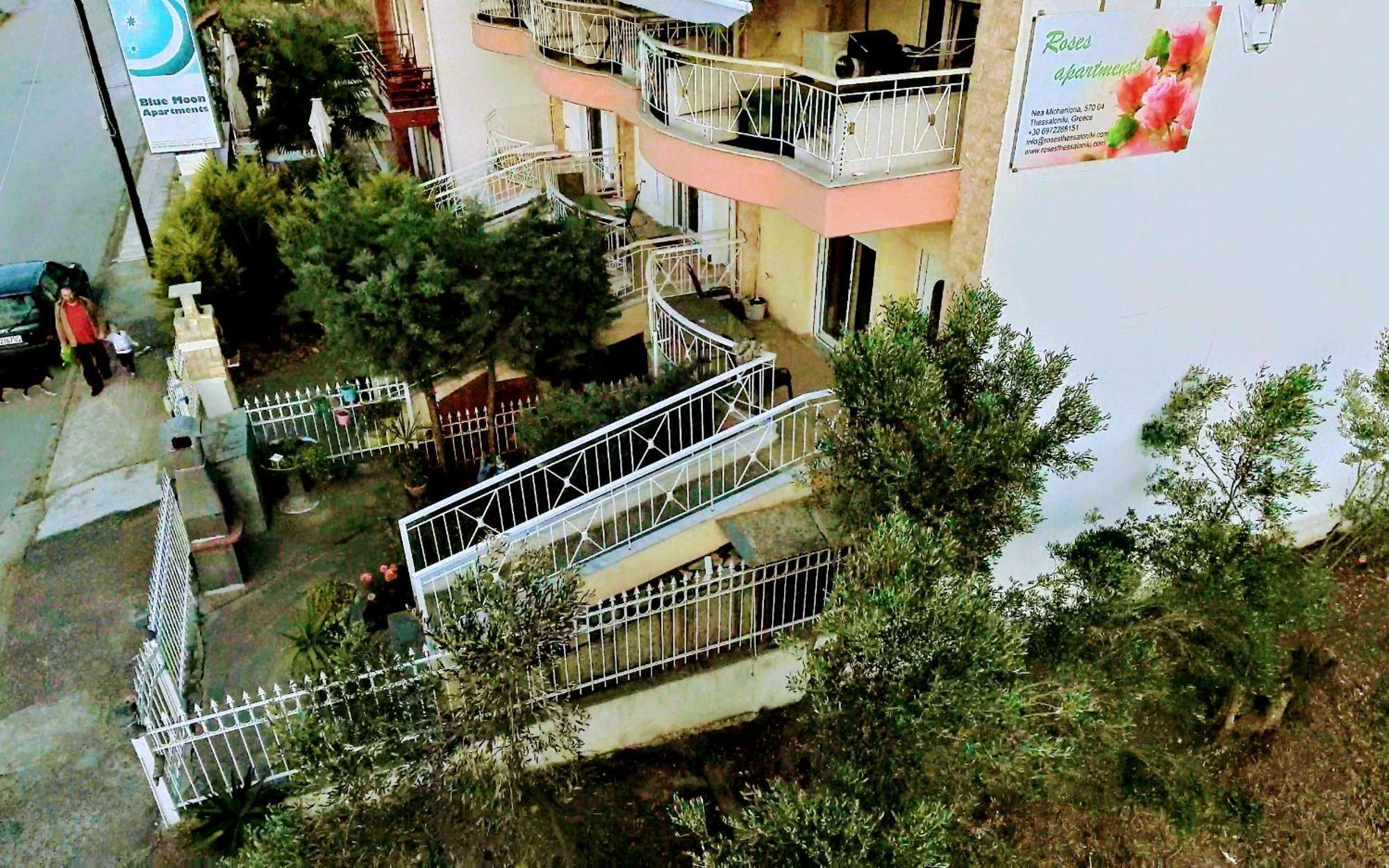 Roses Apartments 尼亚米卡尼奥纳 外观 照片